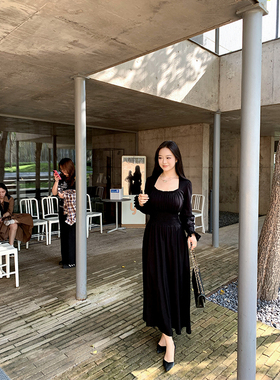 肉装小cherry 暗夜舞会 微胖捏褶显瘦设计气质方领优雅百搭连衣裙