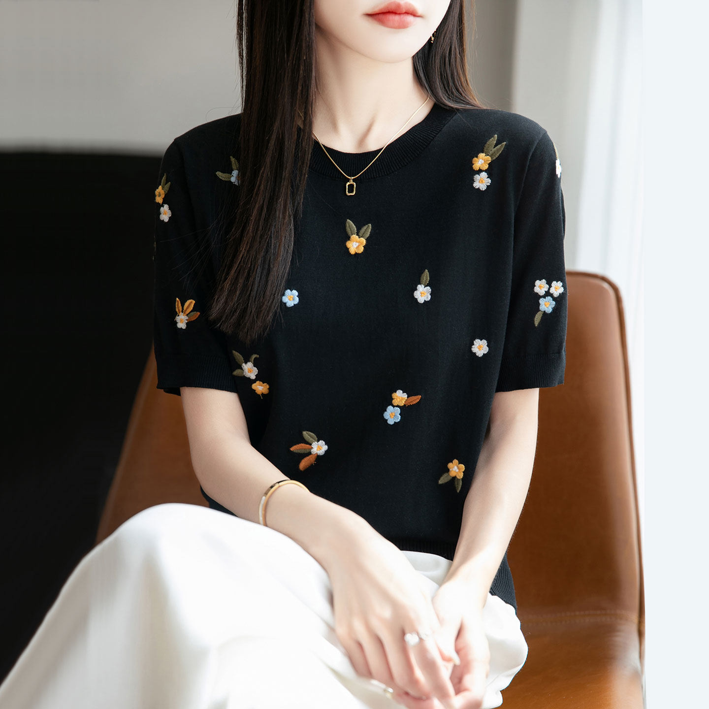 夏季现款圆领刺绣莱赛尔天丝短袖t恤女时尚百搭宽松针织衫上衣潮