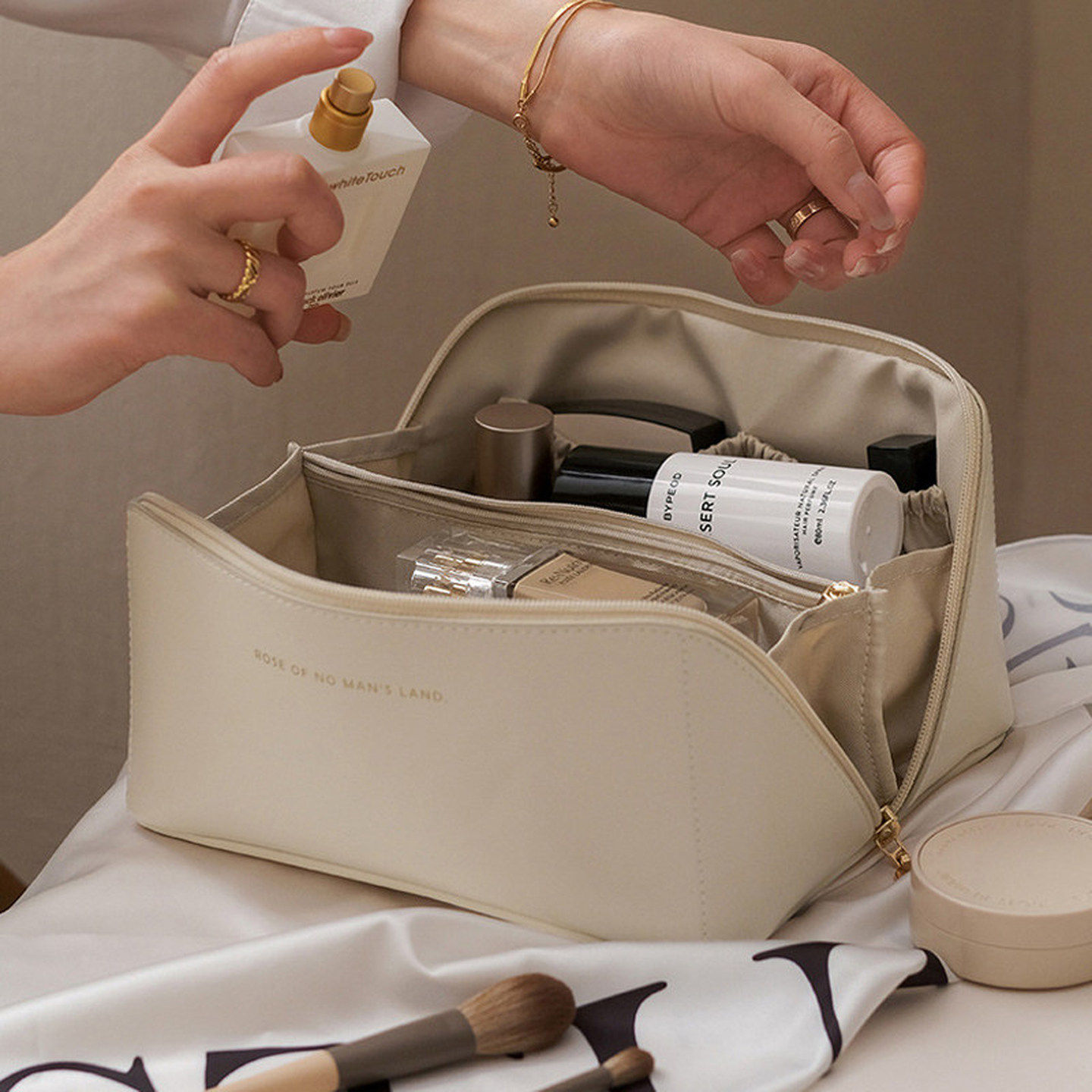 化妆袋收纳包风琴折叠化妆包彩妆包多功能云朵枕头包旅行包包