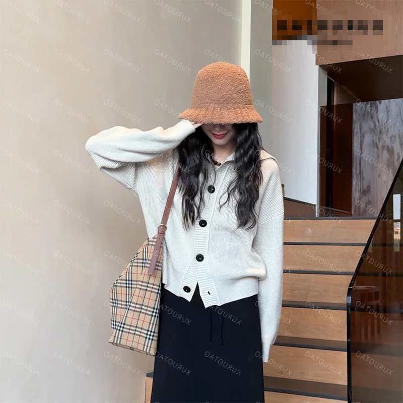 米白色翻领毛衣女秋冬季针织上衣
