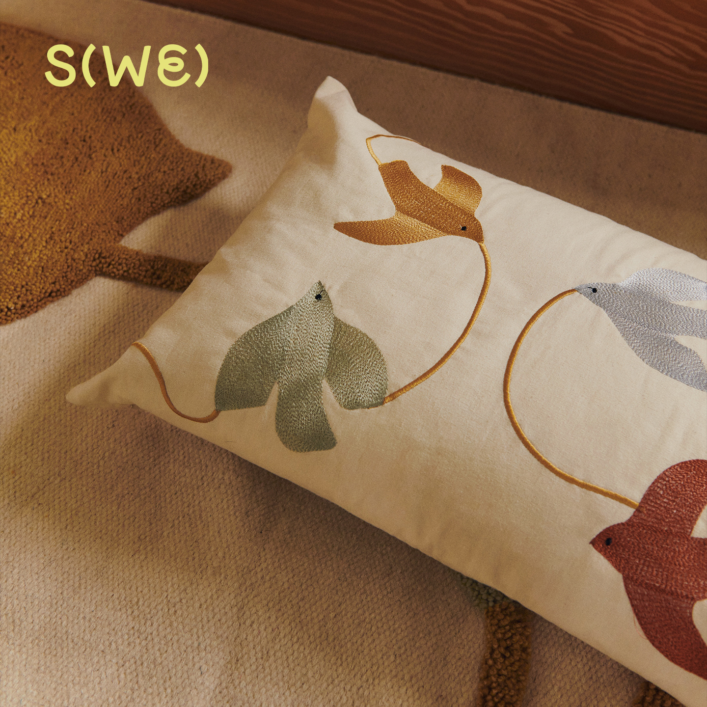 SwifBirdCushion刺绣抱枕靠枕