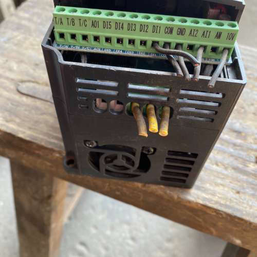 英捷思变频器Y500-Y0015M1，220V1.5K我，实