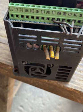 英捷思变频器Y500-Y0015M1，220V1.5K我，实