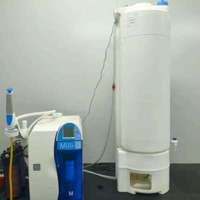 密理博millpore实验室纯水机。成色如图，配套的配件如图
