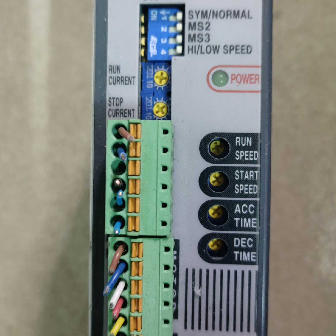 奥托尼克斯二相驱动器 MD2U-ID20 成色如图所示 功能