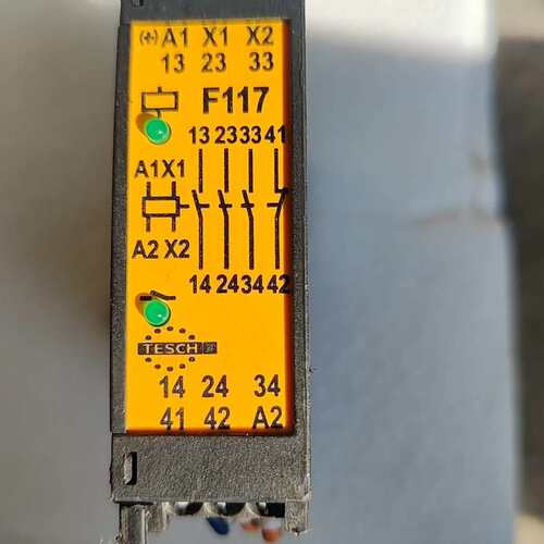 德国 安全继电器 F117 工作电压DC24V 剪