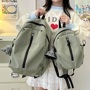 大容量双肩包男轻量化徒步登山包休闲轻便背 女士外出旅行包时尚
