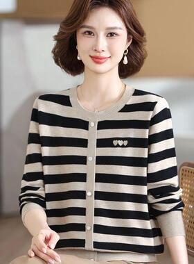 妈妈秋装2024新款百搭条纹上衣中老年女装洋气长袖毛衣针织打底