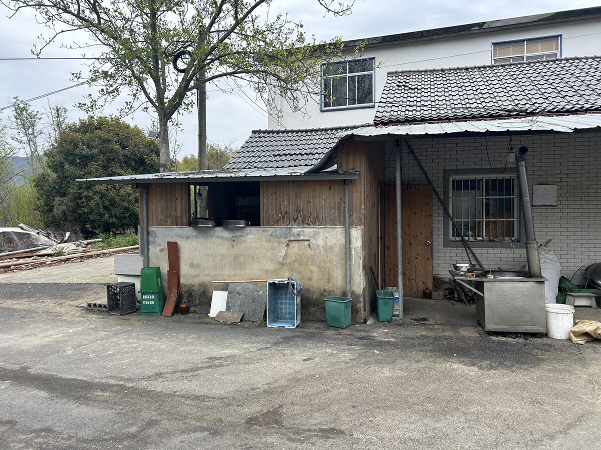 4月29日杭州市杭淳开高速公路（新登段）工程项目涉及的房屋建筑物等资产残值网络拍卖公告