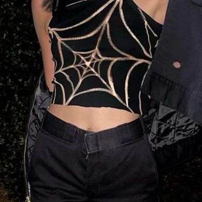 Fashionable street style spider web print contrasting