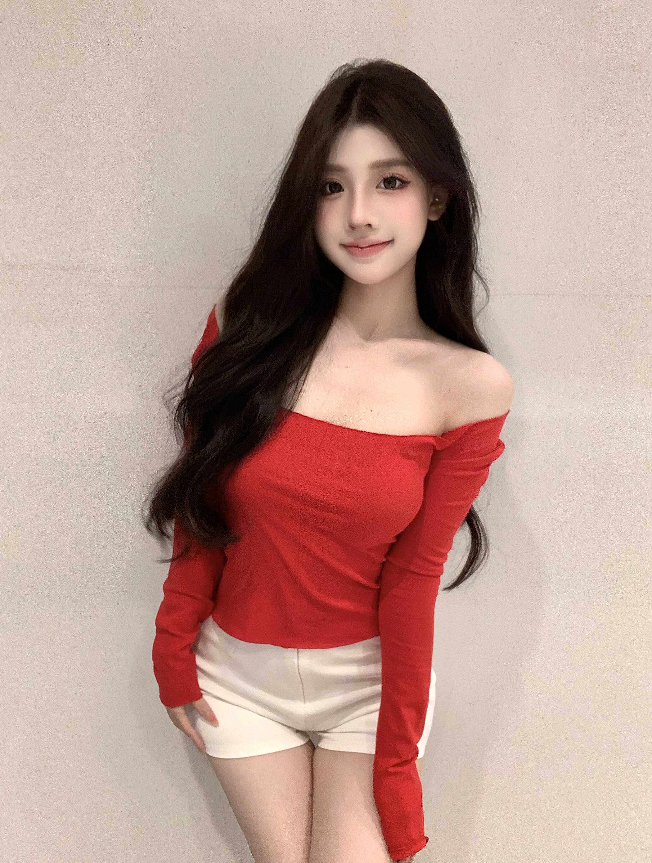 2025年新款秋季性感上衣女长袖露肩蕾丝挂脖t恤打底辣妹红色纯欲