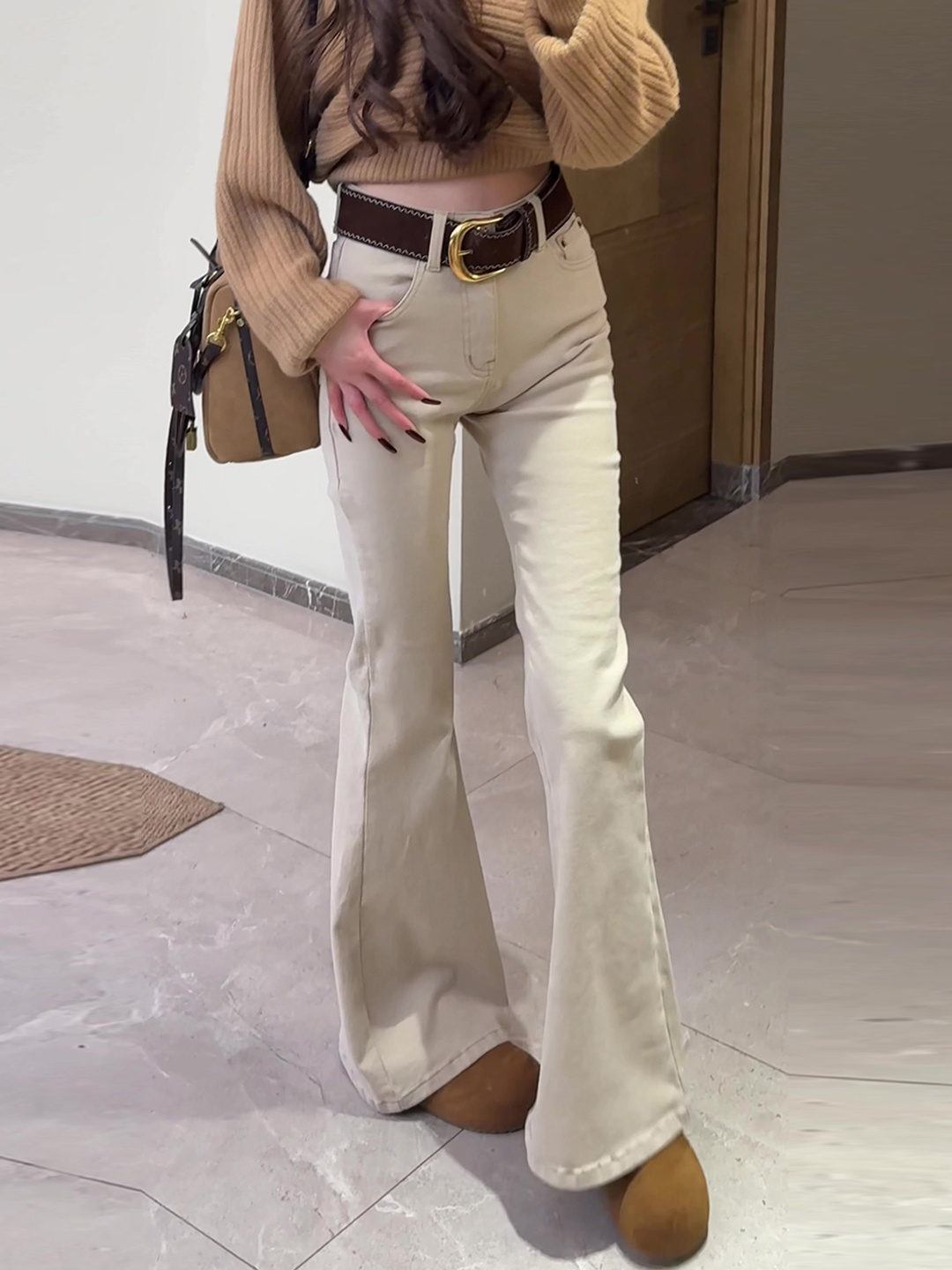 杏色高腰微喇牛仔裤女2025年新款冬季修身显瘦加绒加厚百搭喇叭裤