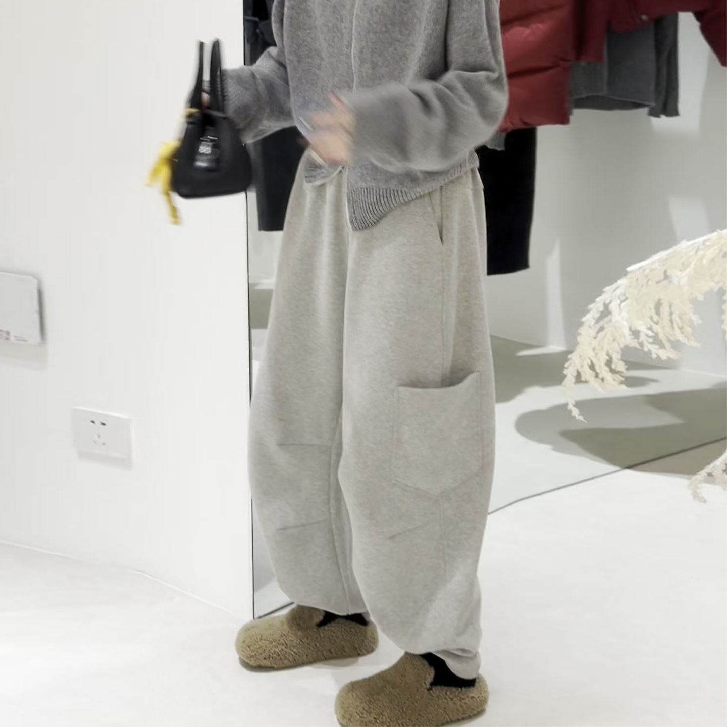 灰色宽松工装卫裤女冬季2025新款大码显瘦加绒百搭廓形弯刀阔腿裤