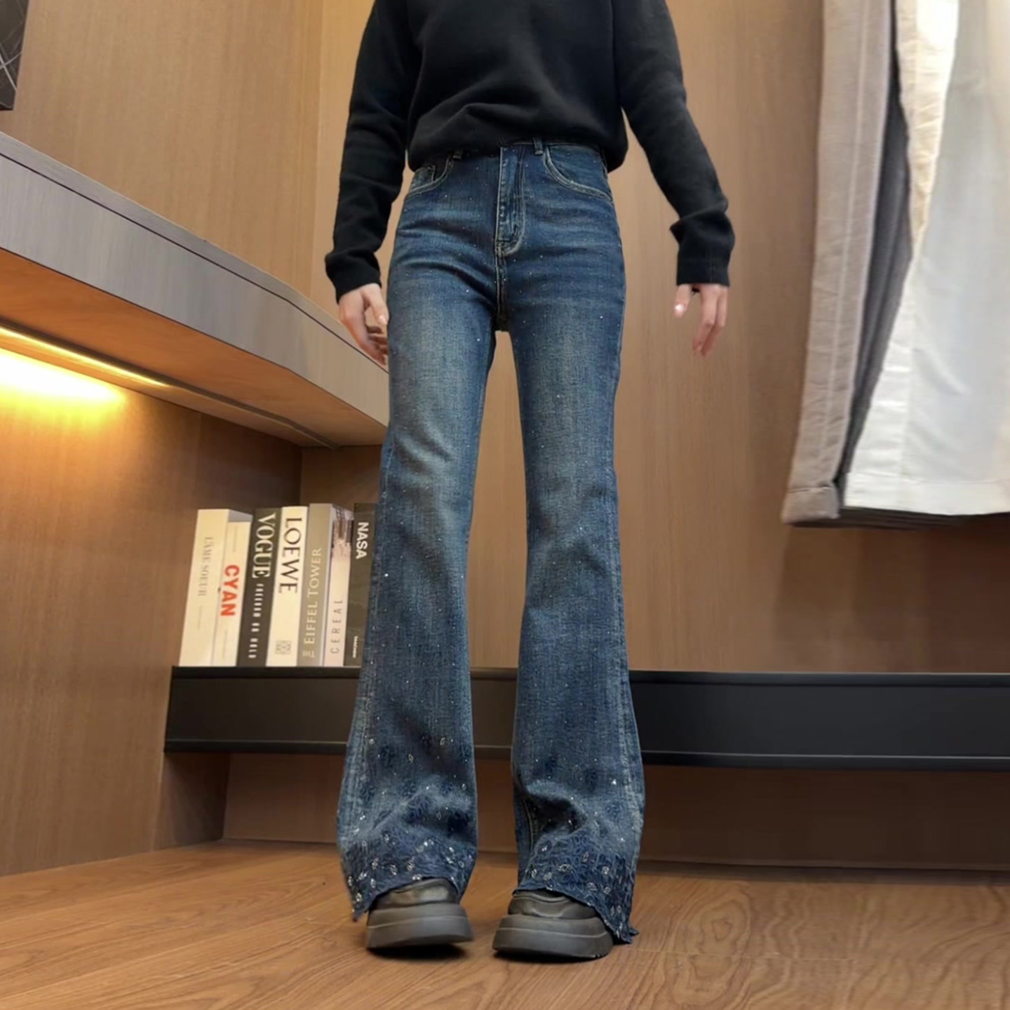 爆款烫钻微喇牛仔裤女2025冬季新款高腰显瘦小个子加绒直筒马蹄裤