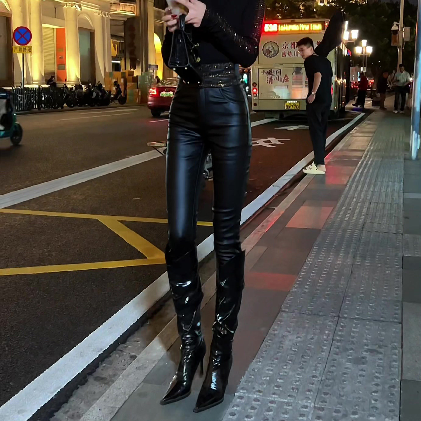 黑色pu皮裤女2025年新款冬季加绒高腰显瘦长裤时尚修身铅笔小脚裤,女装/女士精品,大码裤装,淘宝优惠券,粉丝福利购,淘宝优惠卷