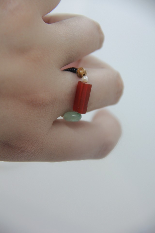 原创设计中国古风复古红绿配色小众珍珠琉璃串珠天然玉石弹力戒指