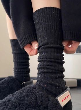 越穿越喜欢~黑色是真的好显瘦啊!现在搭配鲨鱼裤简直了~小腿堆堆