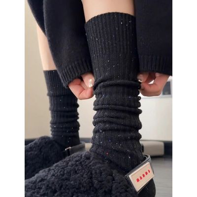 越穿越喜欢~黑色是真的好显瘦啊!现在搭配鲨鱼裤简直了~小腿堆堆