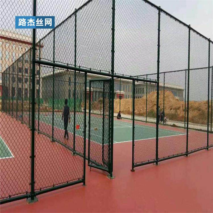 篮球学校足球场运动场隔离围网操场球场护栏体育场围栏厂家防护网