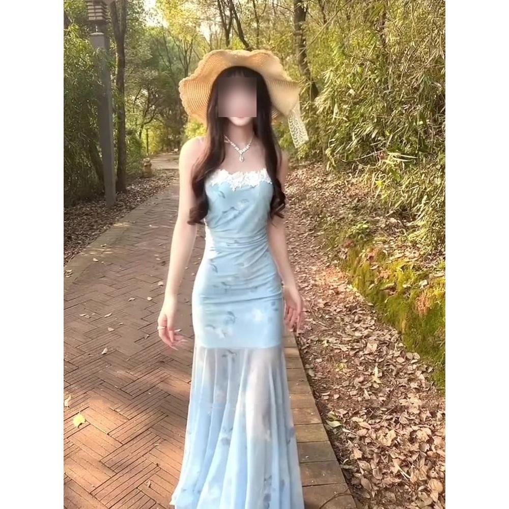 蓝色网纱碎花吊带连衣裙