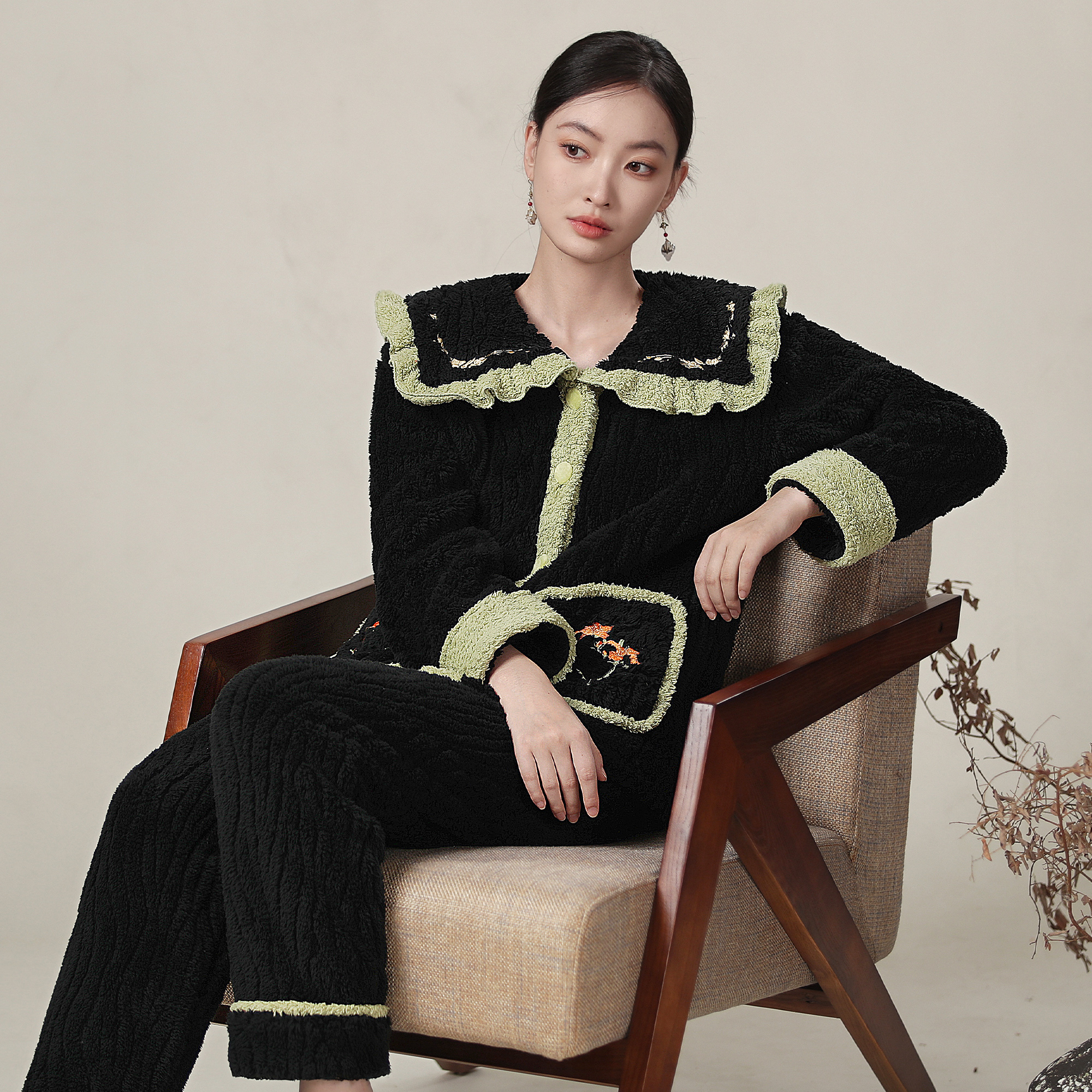 松子壳女珊瑚绒新中式睡衣