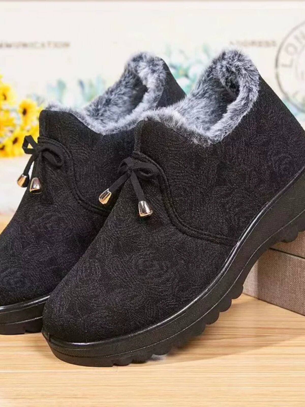 겨울 낡은 베이징 천 신발 벨벳으로 두껍게 따뜻한 어머니 신발 부드러운 밑창 미끄럼 방지 중년 및 노인 면화 노인 면부츠