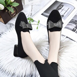 单鞋时尚水钻蝴蝶结2026春季新款百搭粗跟软面软底上班鞋绒面鞋子