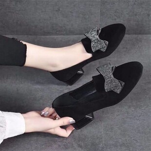 单鞋时尚水钻蝴蝶结春季新款百搭粗跟软面软底上班鞋绒面鞋子勃肯