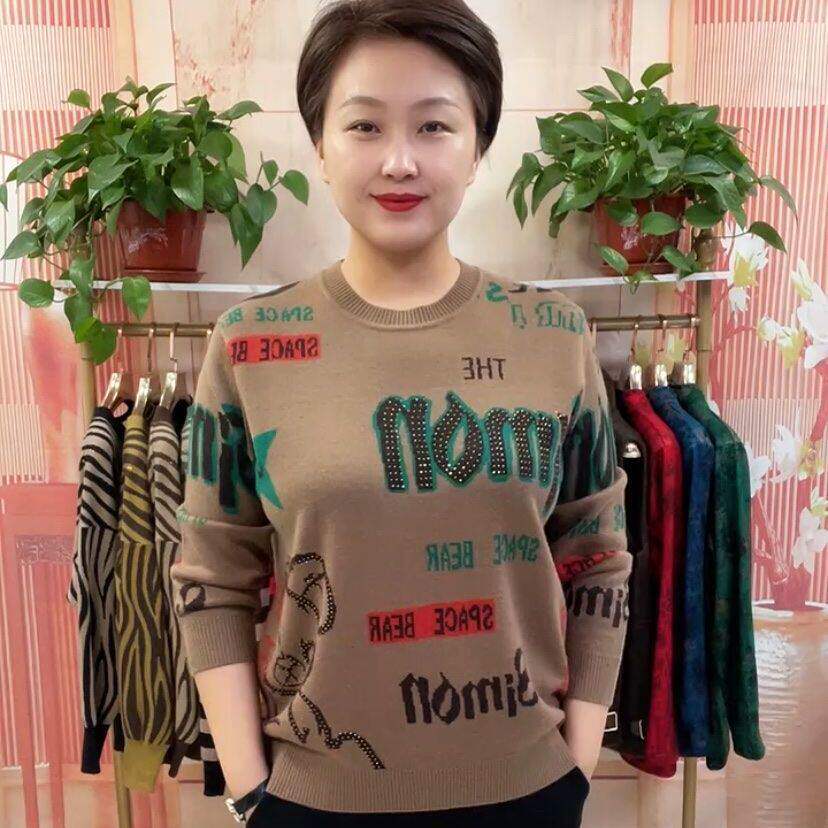 中老年妈妈秋冬毛衣2026新款彩色字母烫钻针织衫女长袖圆领打底衫