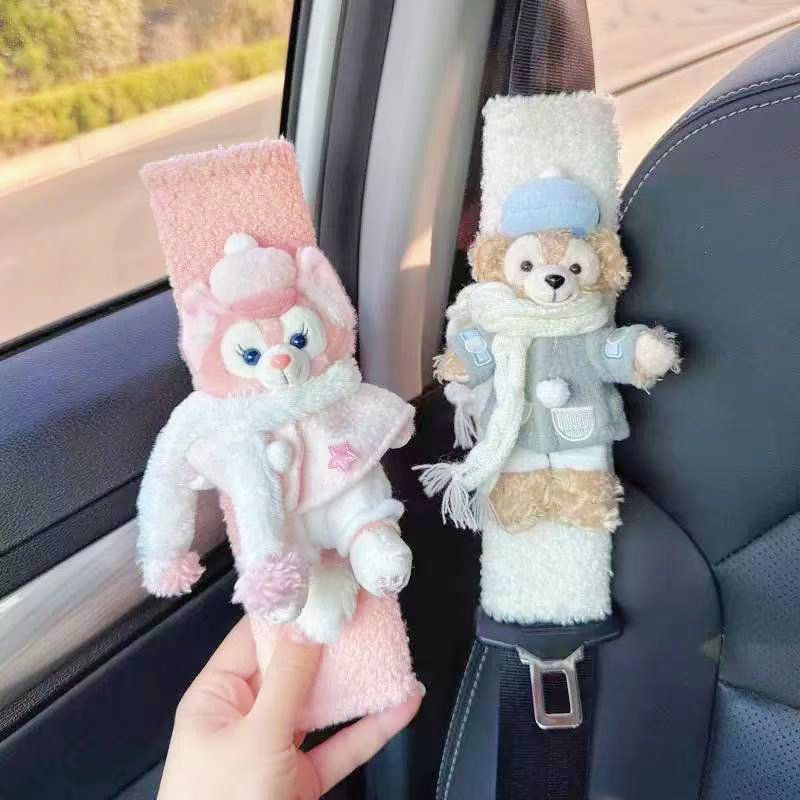 2025冬日玲娜贝儿达菲熊毛绒公仔汽车安全带小香风护肩套装饰