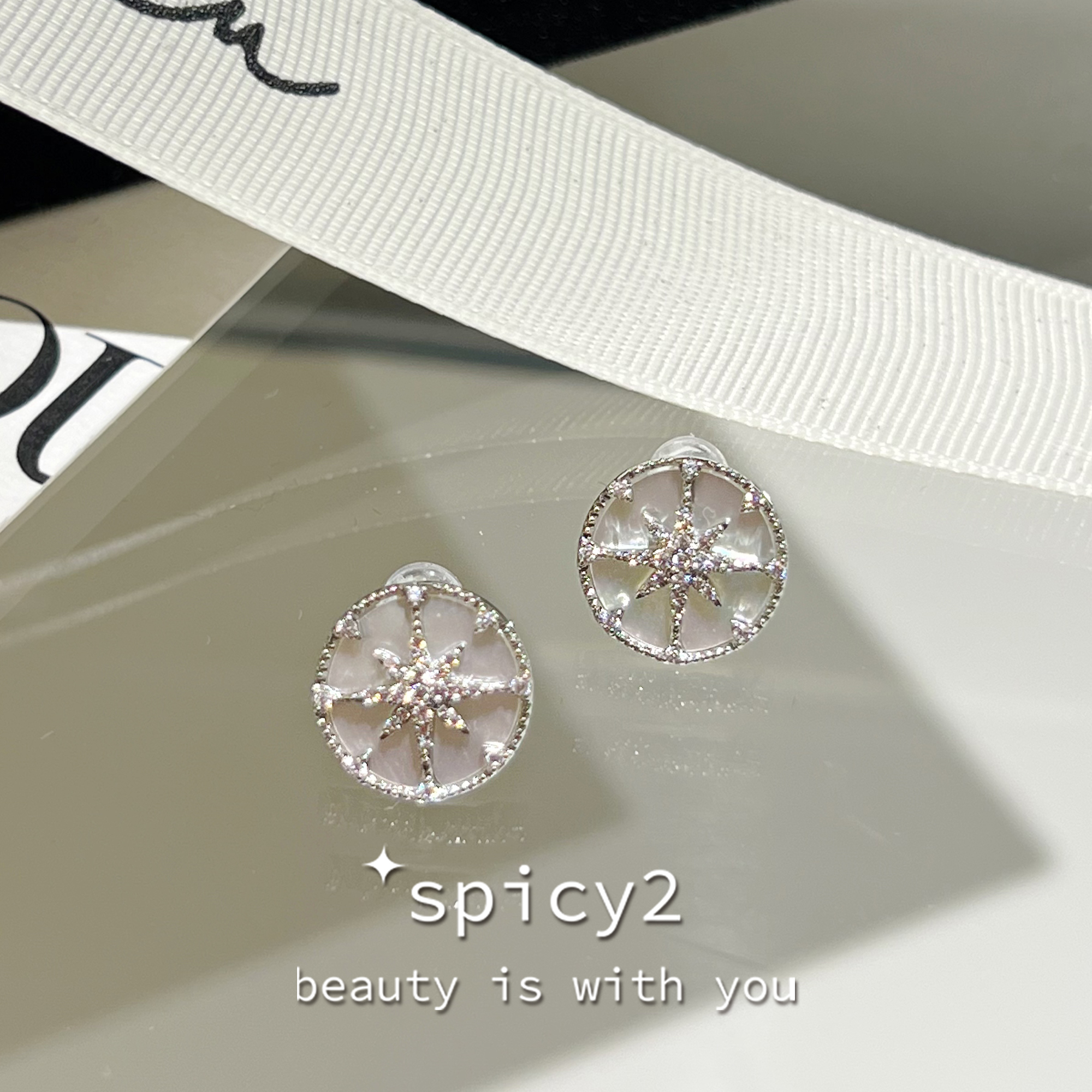 经典白色渐变贝母耳钉八芒星罗盘