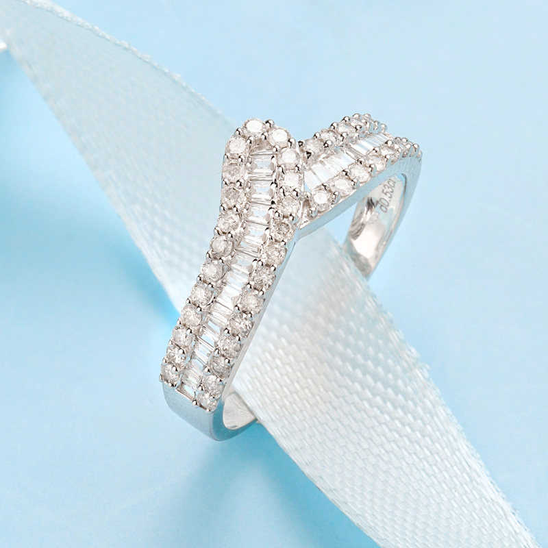 fft珠宝 18k白金 53分钻石戒指交叉立体梯钻戒冰糖排戒真钻女戒