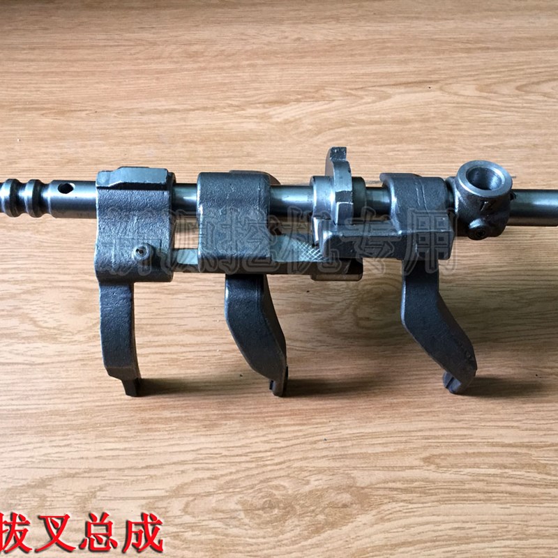 新源远山劲晋工灵升65/75轮挖机配件 长齿525变速箱拔叉总成 原装