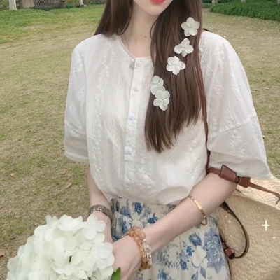 圆领刺绣短袖衬衫女夏季新款休闲显瘦文艺别致漂亮小个子小衫上衣