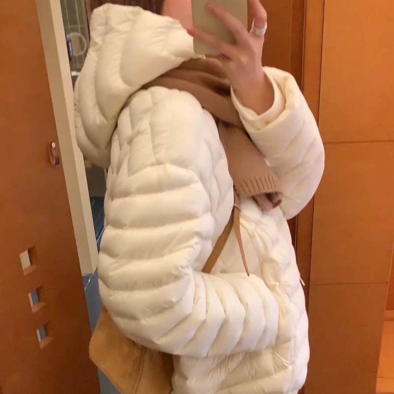 爆款连帽轻薄排骨羽绒服女冬季短款2025年防风休闲白鸭绒保暖外套