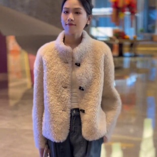 韩版短款仿羊羔毛皮草外套女慵懒风2025冬新款羊剪绒皮毛一体上衣