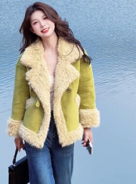 皮毛一体大翻领羊羔毛外套女2025冬季新款果绿色毛绒加厚加绒上衣