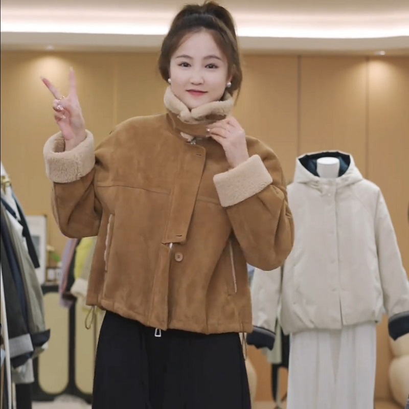 2025秋冬短款仿羊羔毛外套女休闲百搭皮毛一体加绒加厚夹克上衣