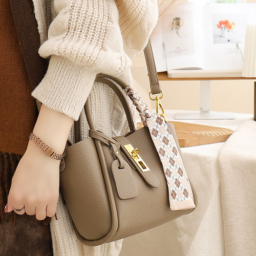 包包2026新款通勤手提单肩斜挎包