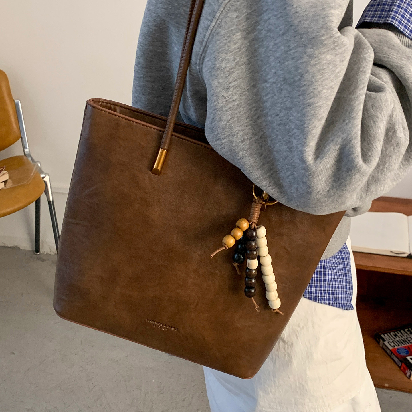 复古托特包女2025新款时尚百搭大容量通勤包小众小个子女生单肩包