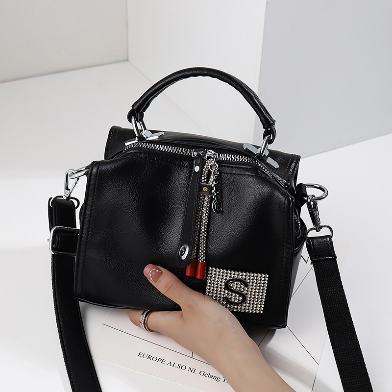 包包2021新款潮夏百搭软皮包镶钻法国小众包包高级感波士顿枕头包