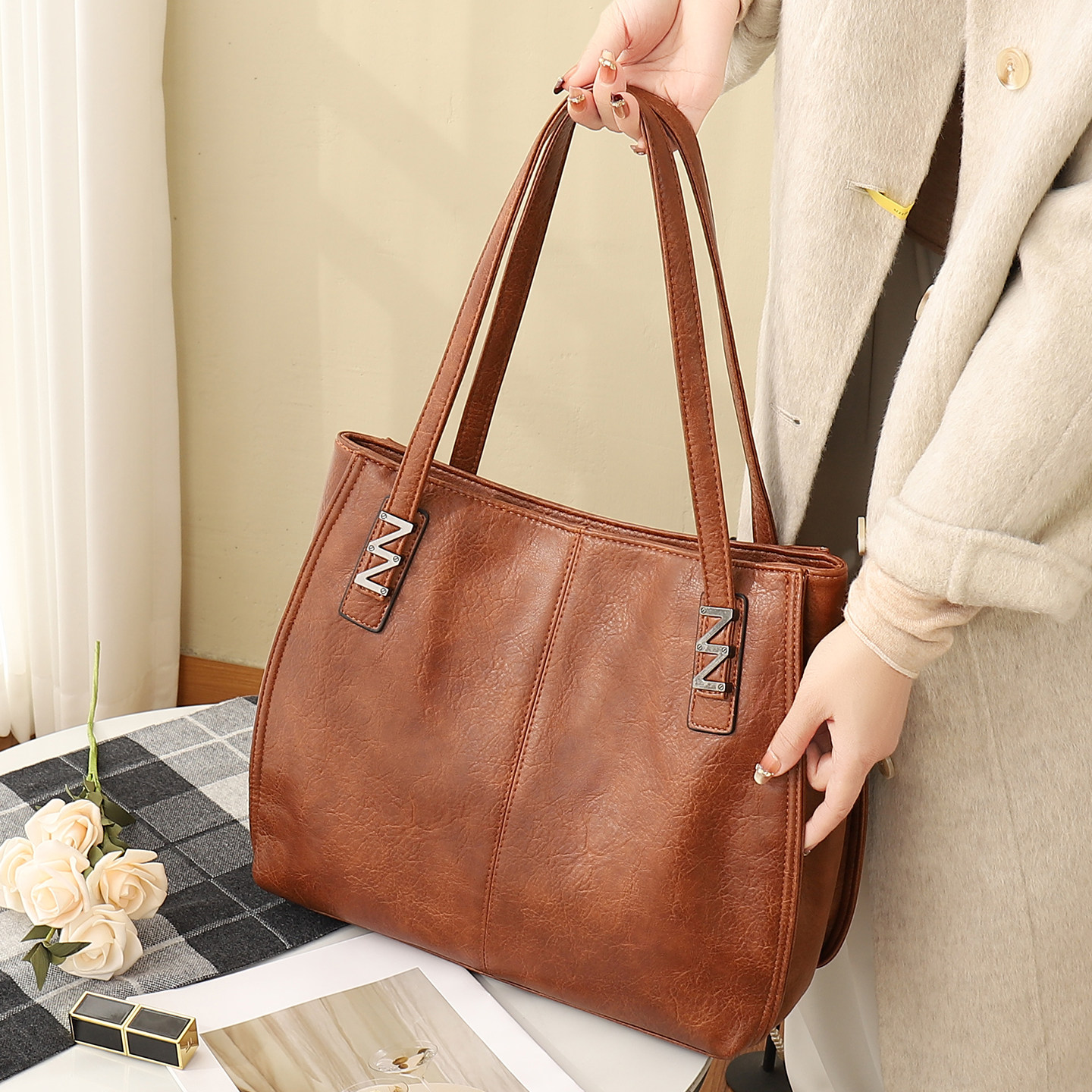 秋冬包包托特包女大容量2026新款复古牛皮水桶包休闲大包电脑包女,箱包皮具/热销女包/男包,水桶包,淘宝优惠券,粉丝福利购,淘宝优惠卷