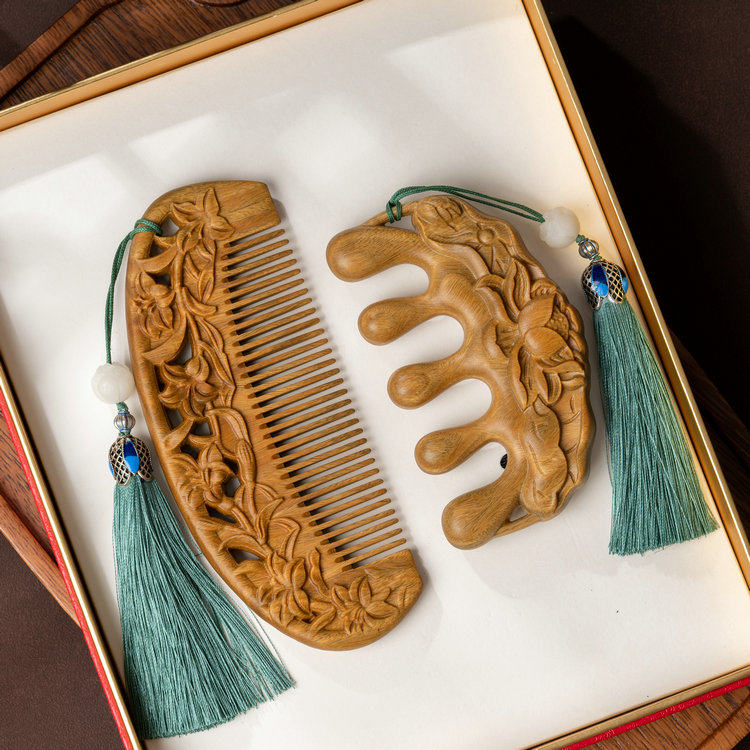 绿檀木雕花木梳子按摩梳套装玉檀香头部经络梳礼盒覆古风节日礼品