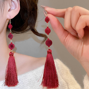 新娘秋冬植绒串珠红色流苏耳钩新中式 复古气质耳环轻奢高级感小众
