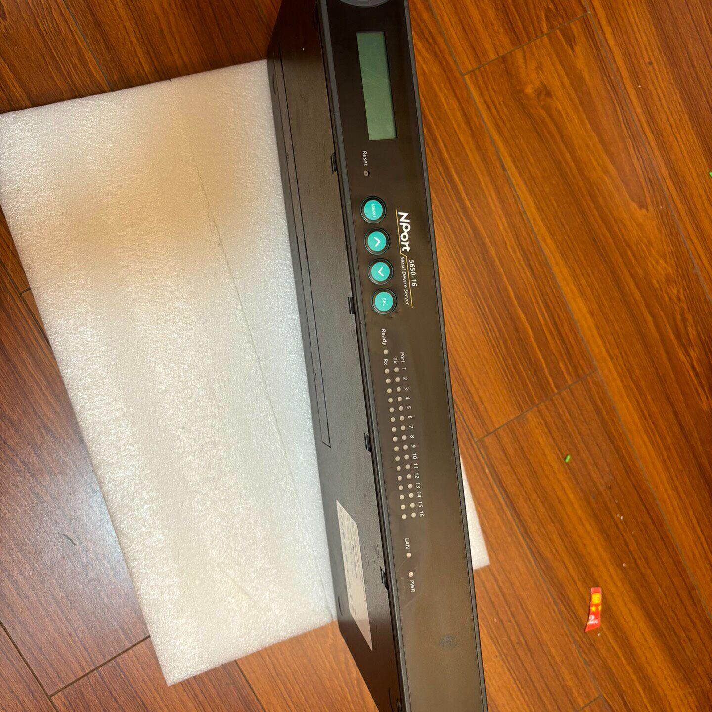 议价NPort 5650-16 串口服务器 MOXA工业通讯设备维修
