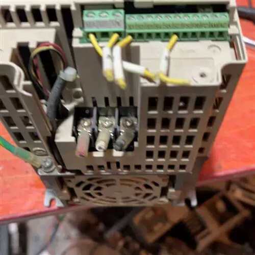 2.2kw，80v姆龙频器3欧g3jv-a2302变2，EUS实拍