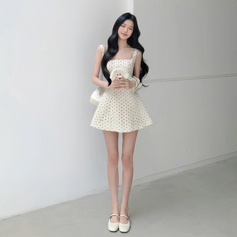 法式方领无袖波点吊带连衣裙子女夏季2025新款小个子气质收腰短裙