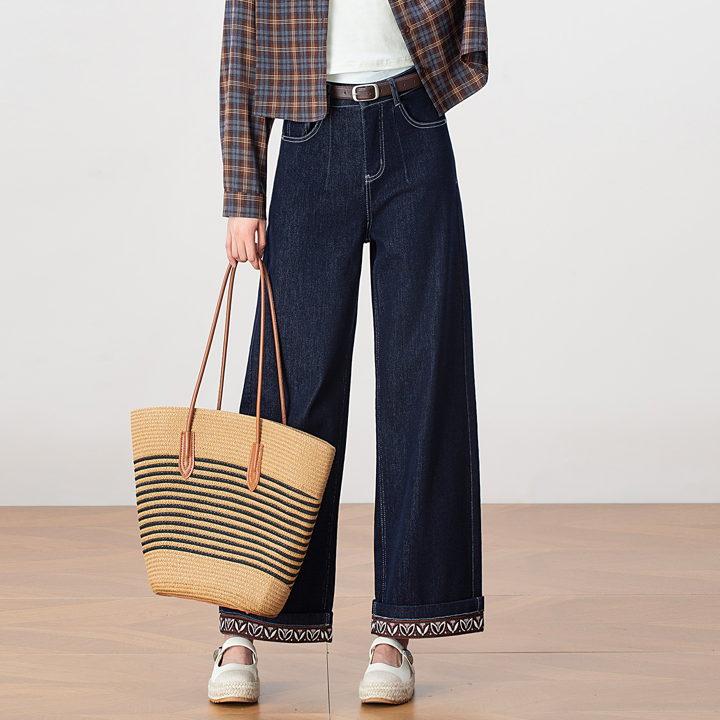 时尚流行卷边刺绣牛仔裤女秋季2025年新款阔腿裤宽松显瘦九分裤子