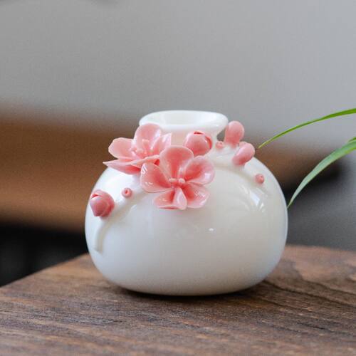 陶瓷手工捏花梅花瓶羊脂玉瓷温润通透小清新花器插梅花瓷器摆件瓶