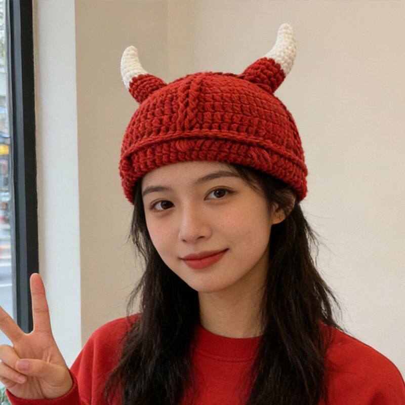 新年红可爱搞怪毛线帽女秋冬小怪兽保暖套头帽萌趣小角防寒针织帽